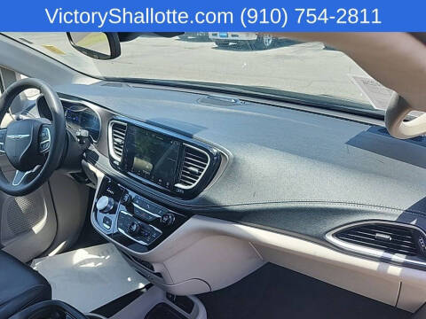 2024 Chrysler Pacifica Plug-In Hybrid Select