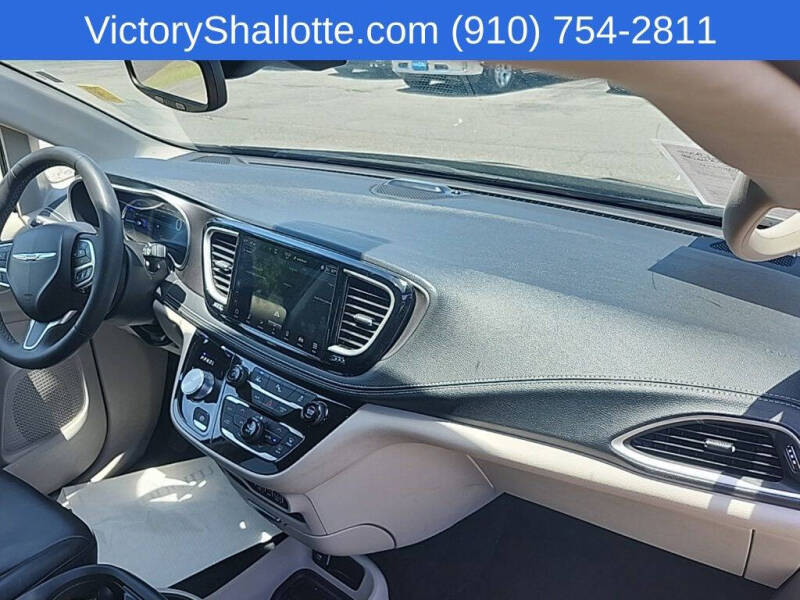 2024 Chrysler Pacifica Plug-In Hybrid Select