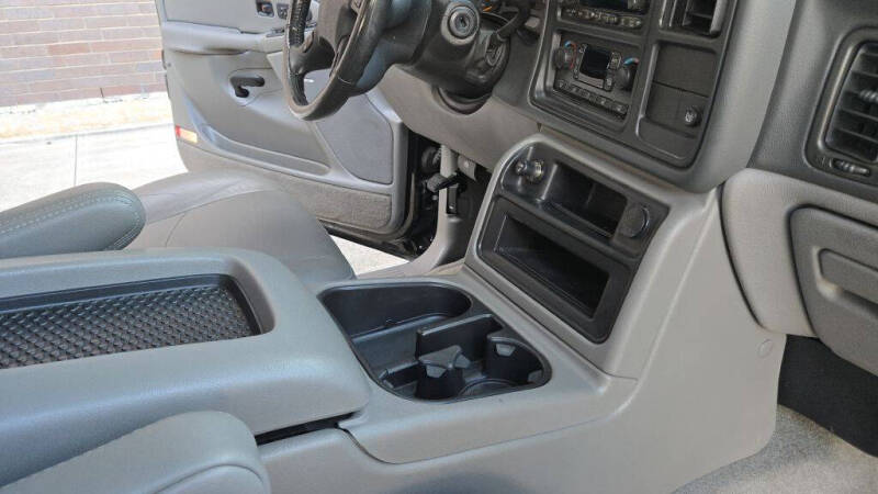 2004 GMC Yukon SLE - Photo 63