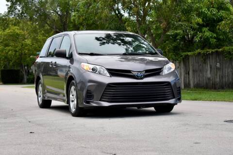 2020 Toyota Sienna for sale at NOAH AUTO SALES in Hollywood FL