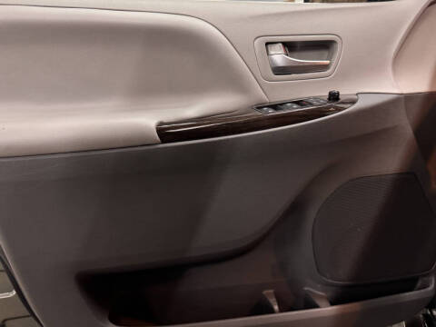 2020 Toyota Sienna XLE 8-Passenger