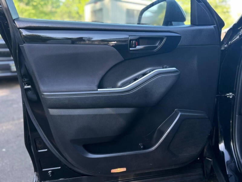 2023 Toyota Highlander Platinum