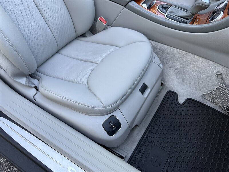 2003 Mercedes-Benz SL-Class 26