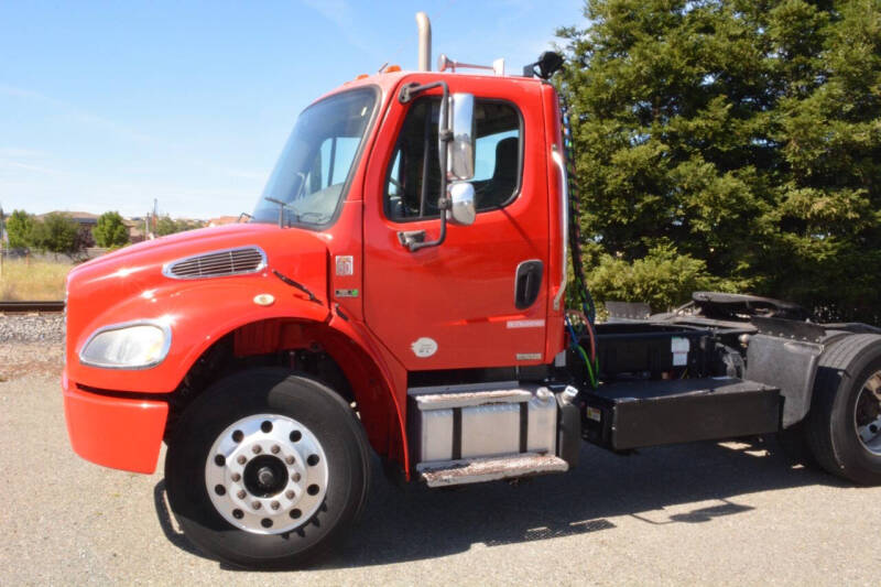 2012 Freightliner M2 106