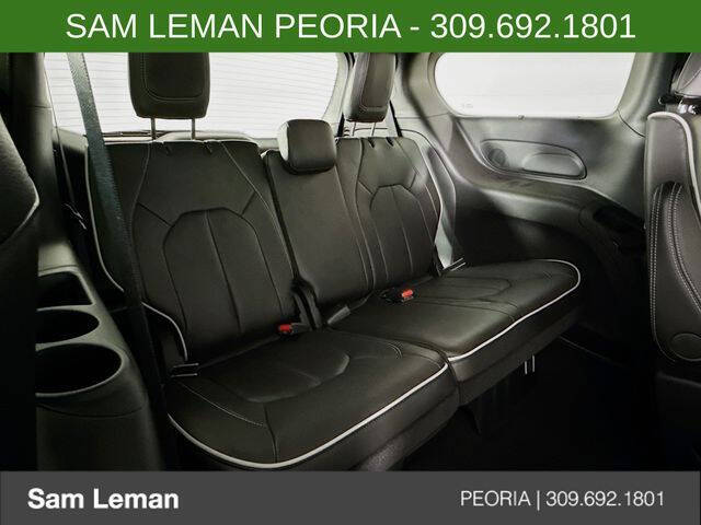2027 Chrysler Pacifica Limited