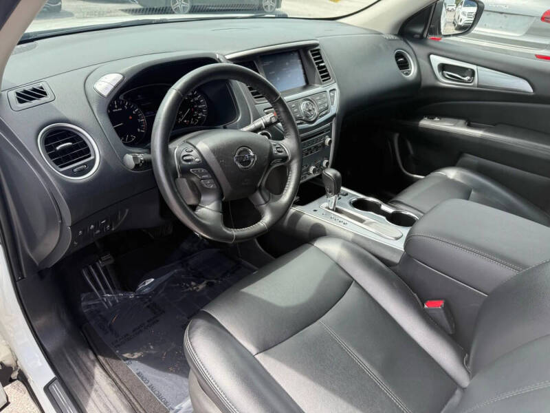 2020 Nissan Pathfinder SL