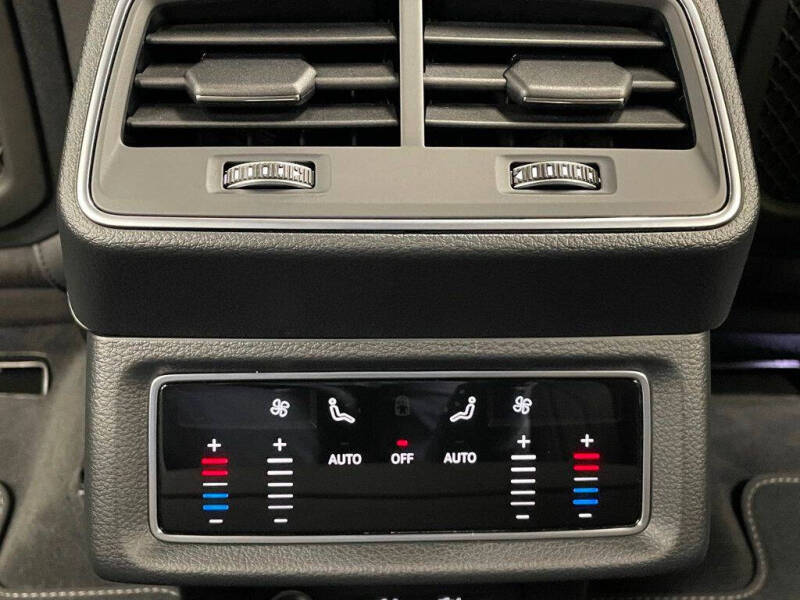 2021 Audi e-tron quattro Premium