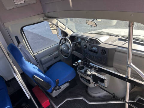 2017 Ford E-Series E-450 SD