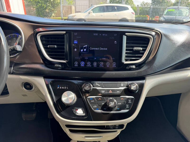 2017 Chrysler Pacifica Touring Plus
