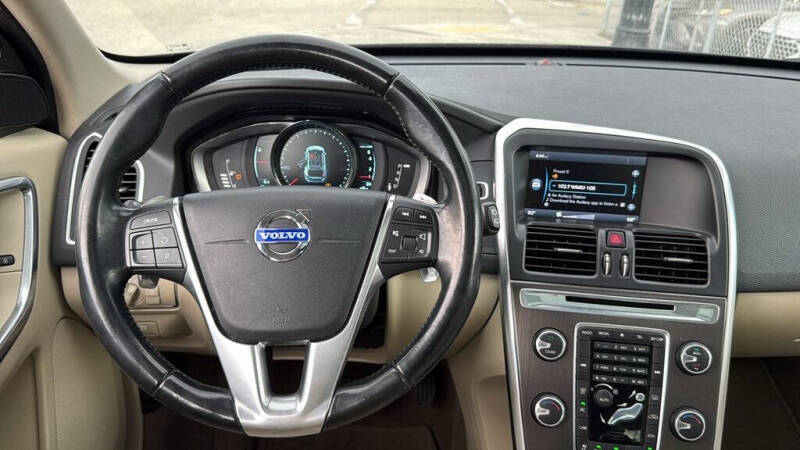 2015 Volvo XC60 T6 Drive-E Premier Plus