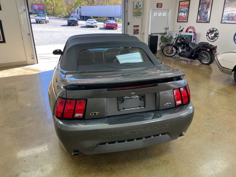 2004 Ford Mustang GT Deluxe