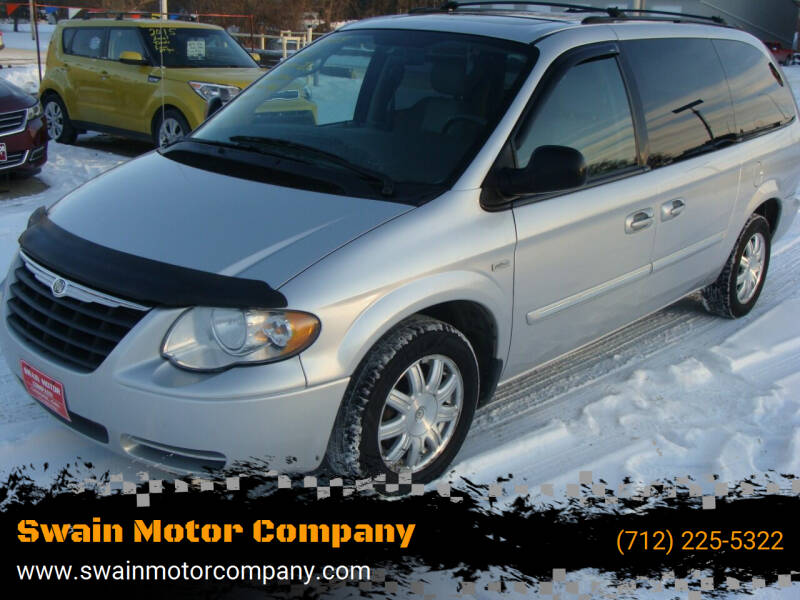 2005 chrysler town and country van for sale
