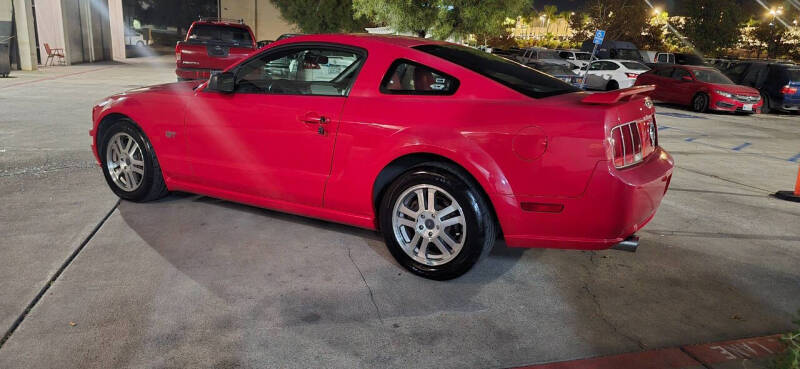 2005 Ford Mustang GT Deluxe