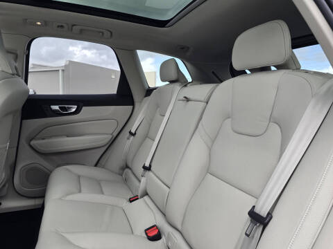 2025 Volvo XC60 B5 Plus Dark Theme