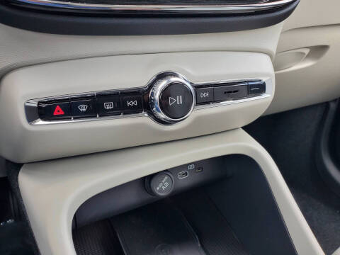 2026 Volvo XC40 B4 Plus