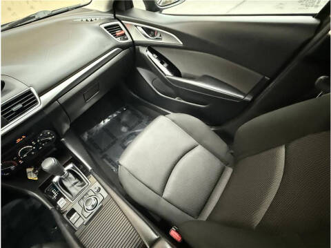 2017 Mazda MAZDA3 Sport