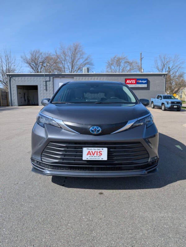 2025 Toyota Sienna LE 8-Passenger