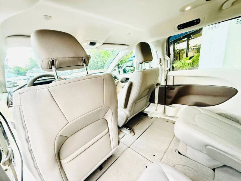 2017 Chrysler Pacifica Touring