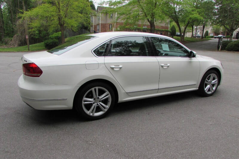 2014 Volkswagen Passat SEL Premium photo 7