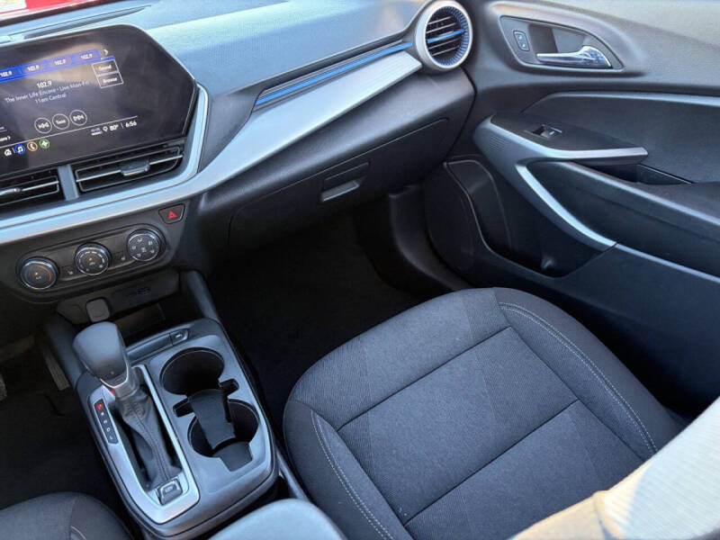 2025 Chevrolet Trax LS
