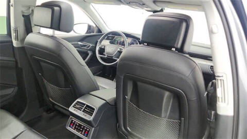 2022 Audi e-tron quattro Premium Plus