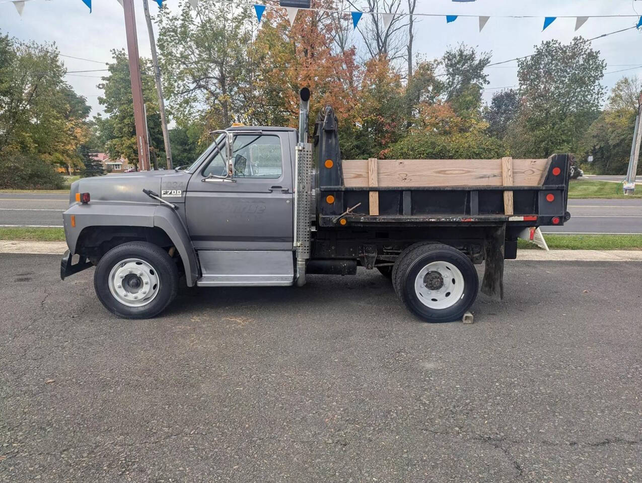 Ford F700 For Sale In Pipersville, PA