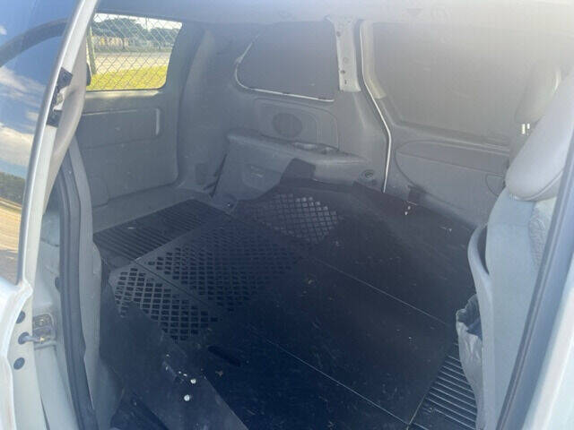 2005 Dodge Caravan  - $2,595