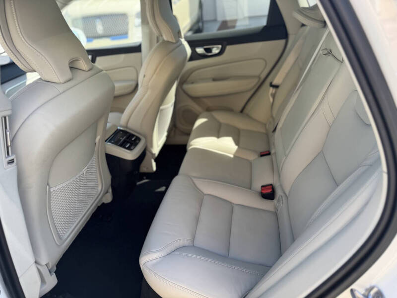 2022 Volvo XC60 B5 Inscription