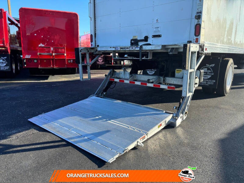 2021 Freightliner M2 106