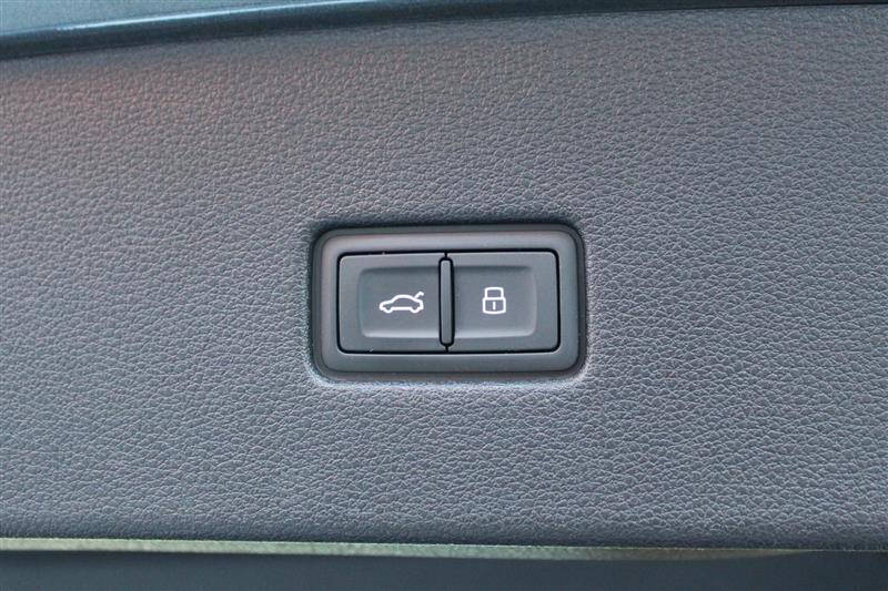 2020 Audi Q8 quattro Prestige 55 TFSI