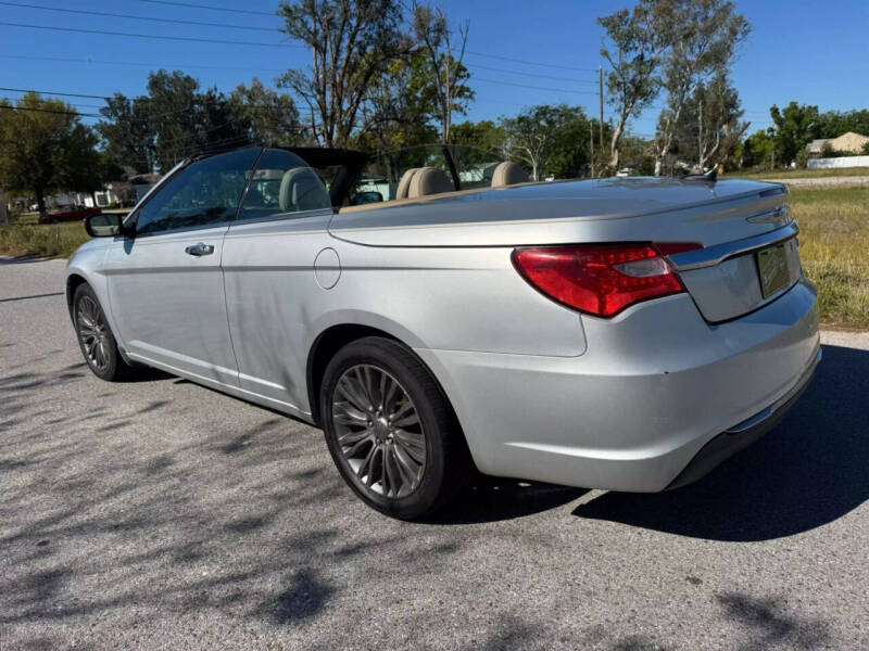 2011 Chrysler 200 Limited