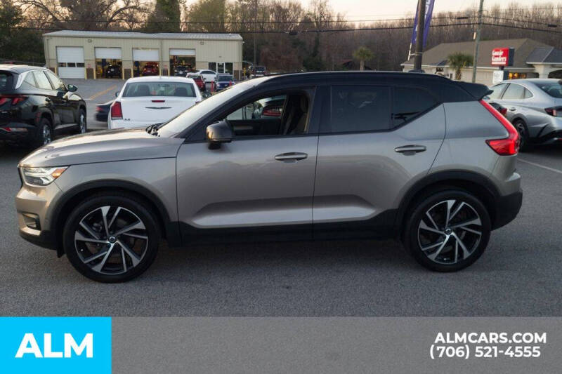 2022 Volvo XC40 T5 R-Design