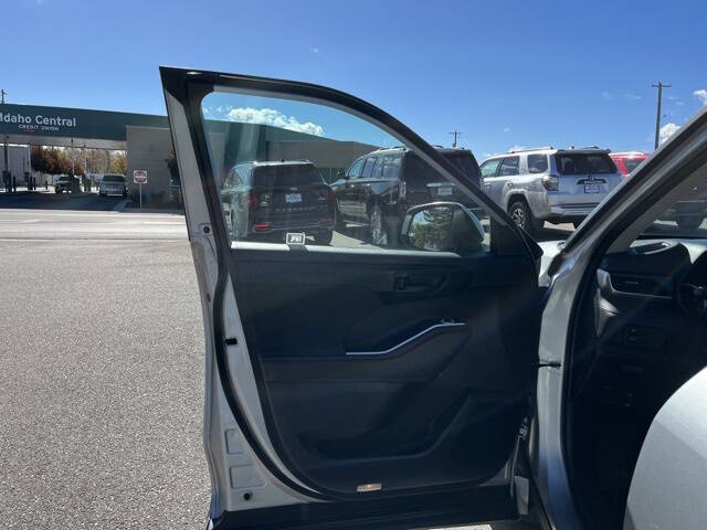 2021 Toyota Highlander LE