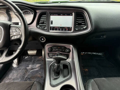 2017 Dodge Challenger 392 HEMI Scat Pack Shaker