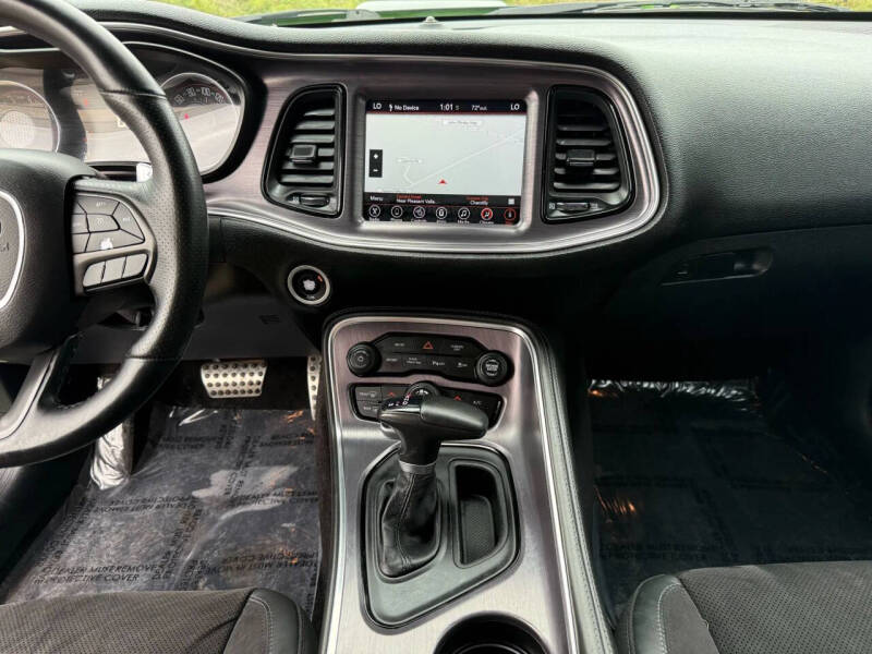 2017 Dodge Challenger 392 HEMI Scat Pack Shaker