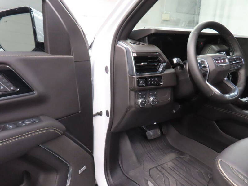 2025 GMC Yukon Elevation