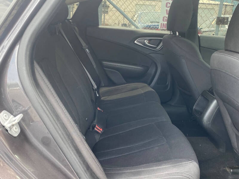 2016 Chrysler 200 Limited