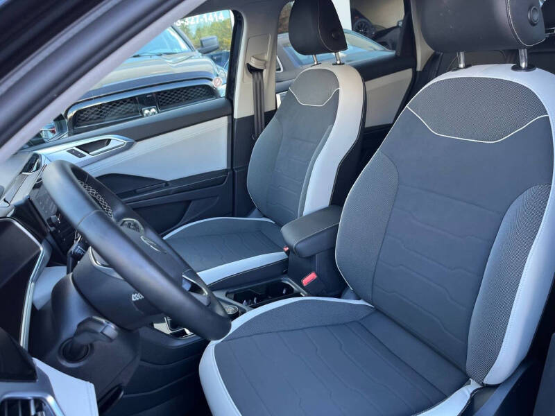 2025 Volkswagen Taos SE 4Motion