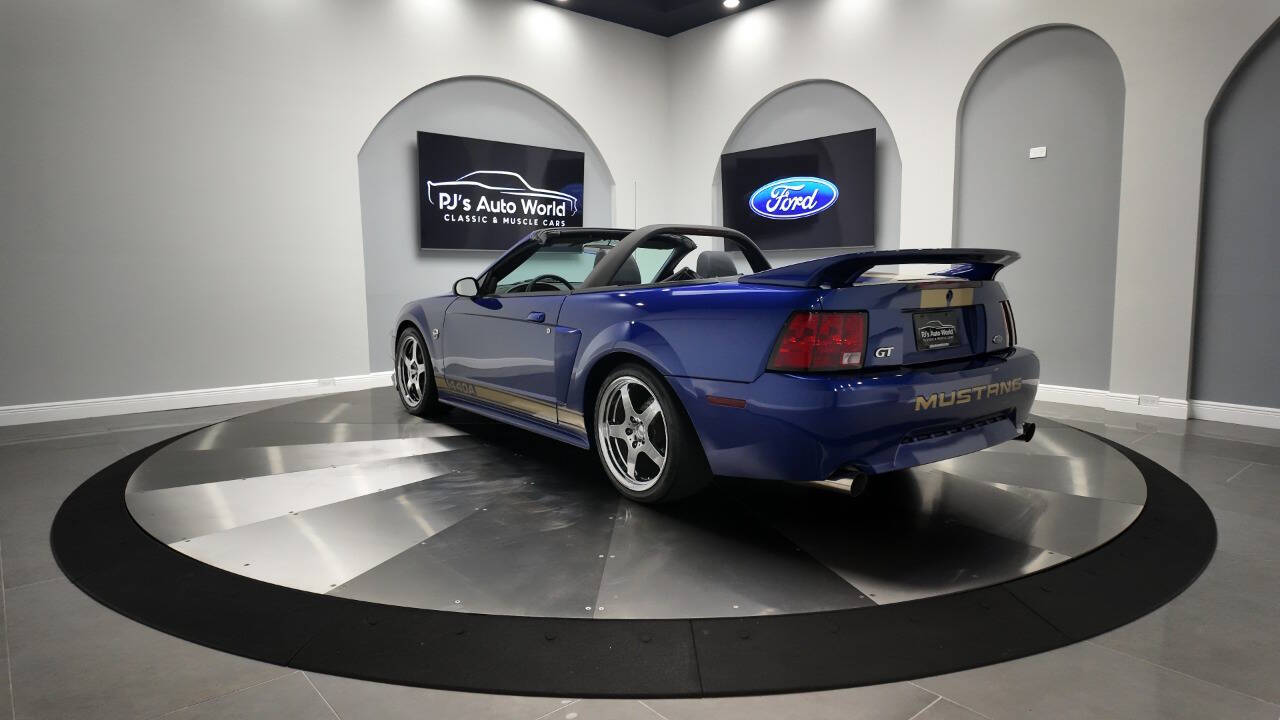 2004 Ford Mustang 21