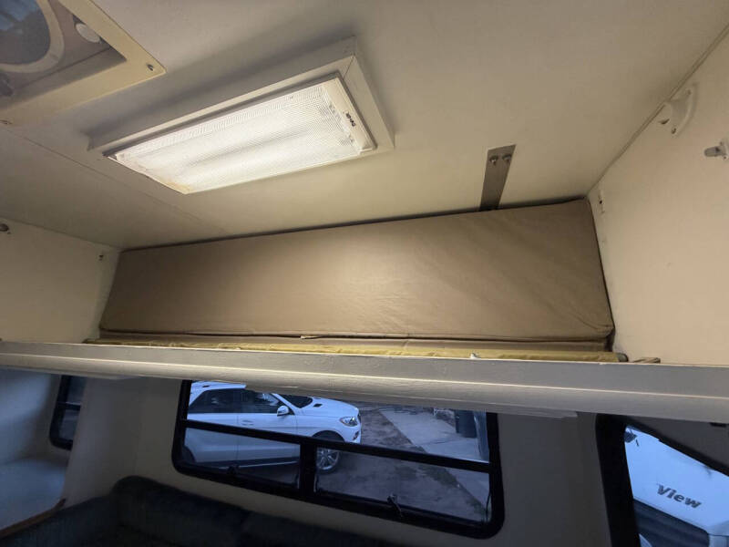 2013 Ford LANCE CAMPER 19