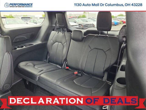 2027 Chrysler Pacifica Select