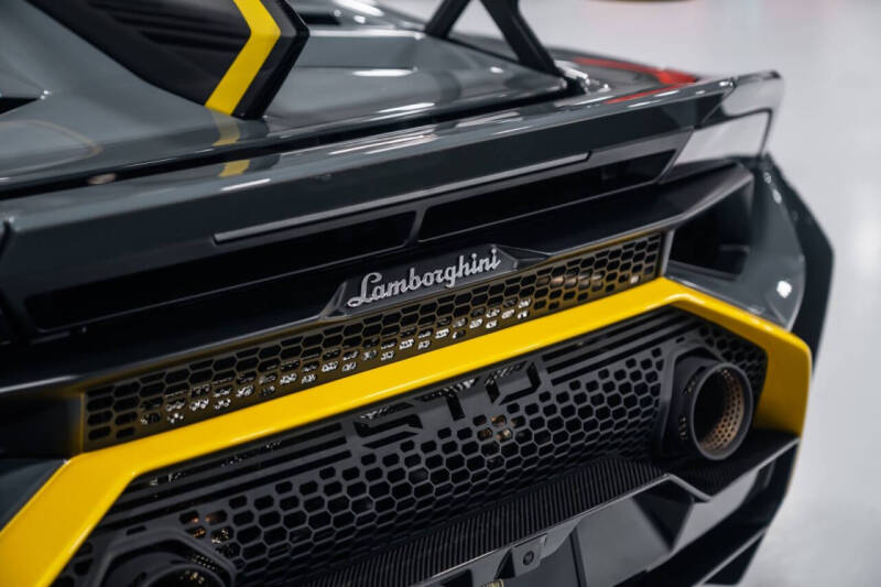 2023 Lamborghini Huracan STO