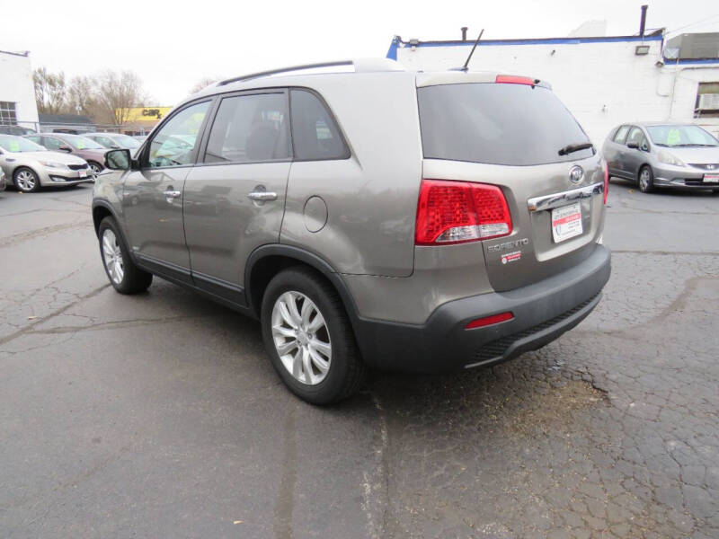 2011 Kia Sorento LX photo 4