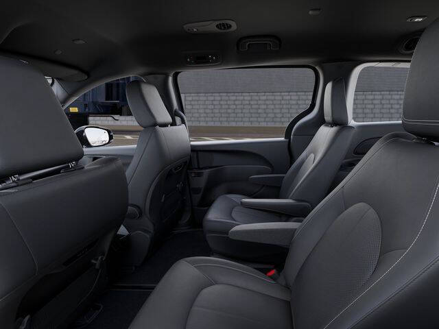 2027 Chrysler Pacifica LX