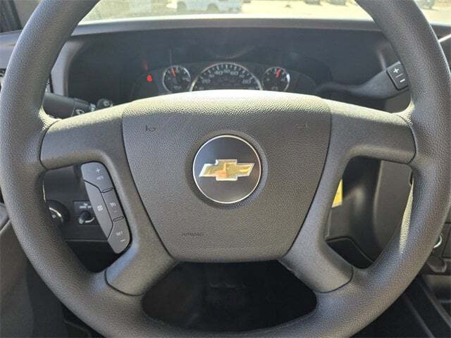 2025 Chevrolet Express 2500