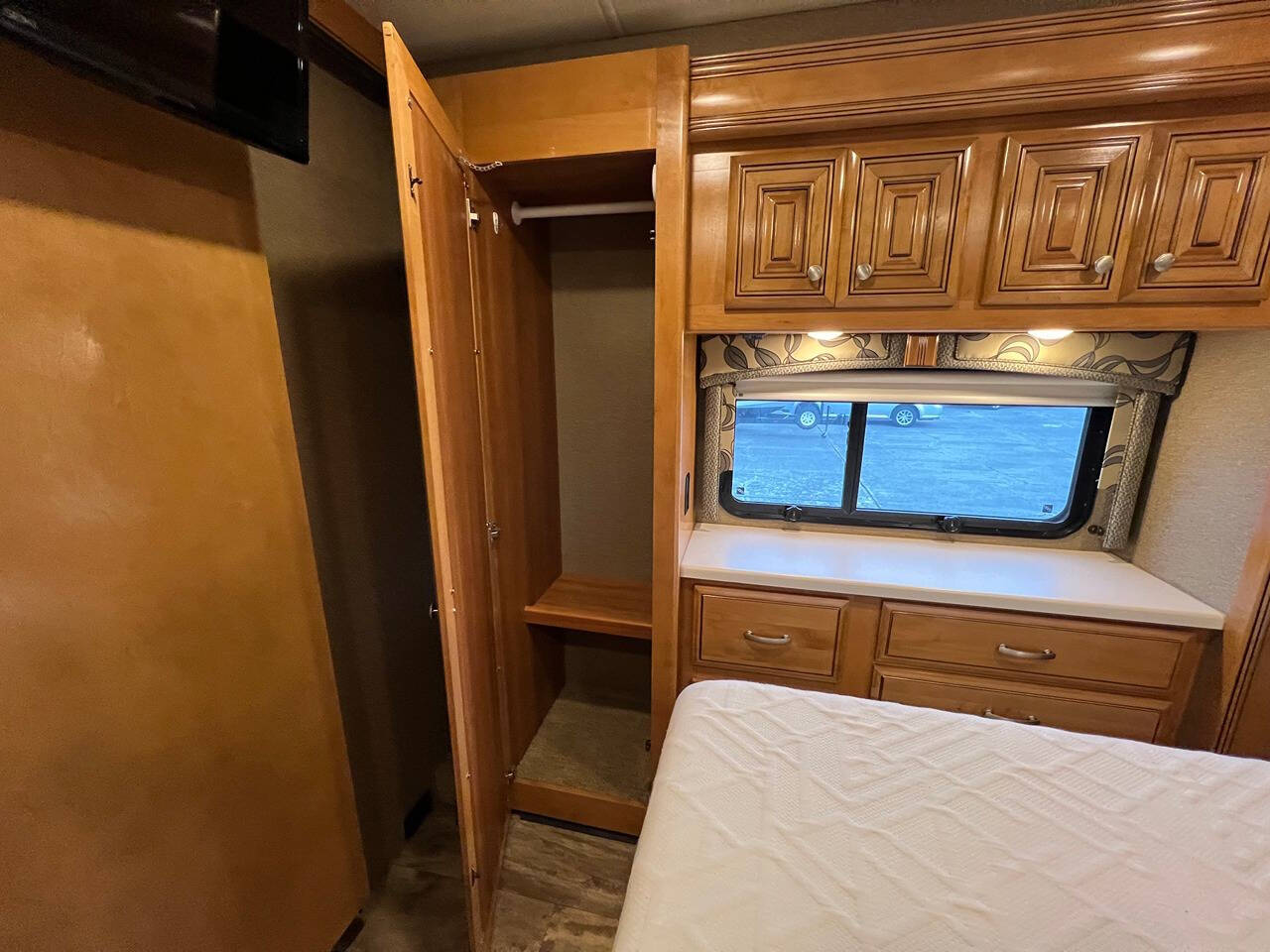 2016 Thor Motor Coach Palazzo for sale at Simple Car Company in Oak Harbor, WA