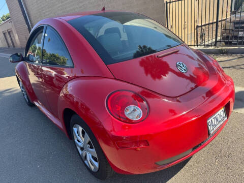 2010 Volkswagen New Beetle Base PZEV