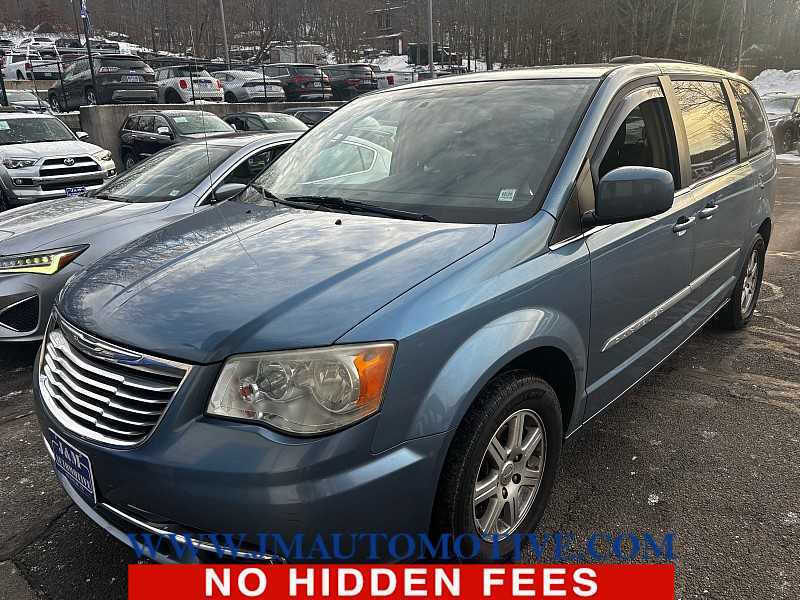 2011 Chrysler Town & Country Touring's photo