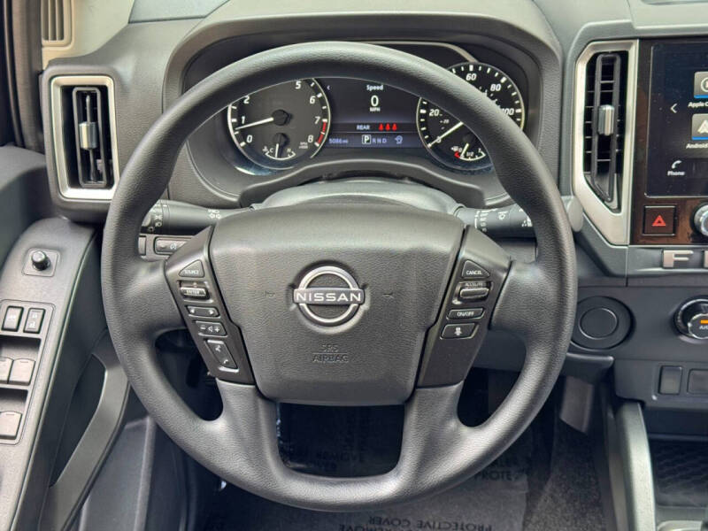 2025 Nissan Frontier SV