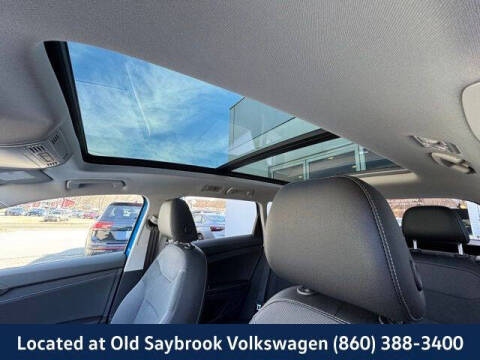 2025 Volkswagen Taos SE Black